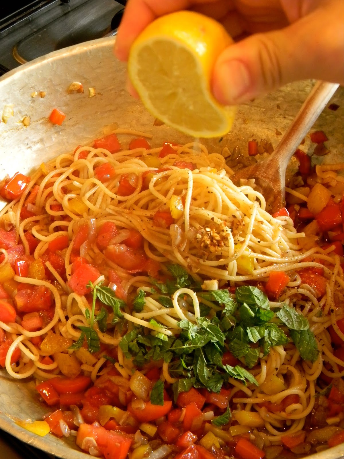 Spaghetti al cartoccio with sea food - Cooking with Lucas
