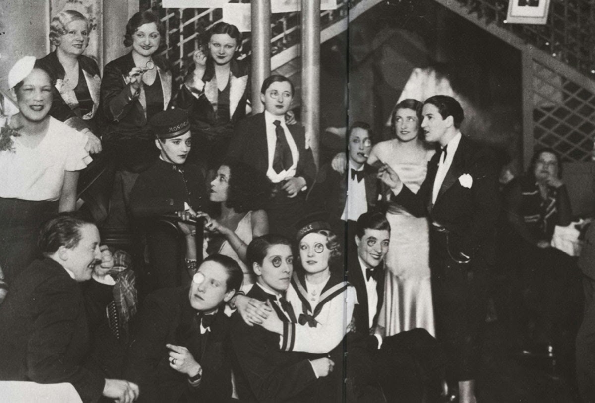 Lesbian couple at Le Monocle  Paris  1932 - 34