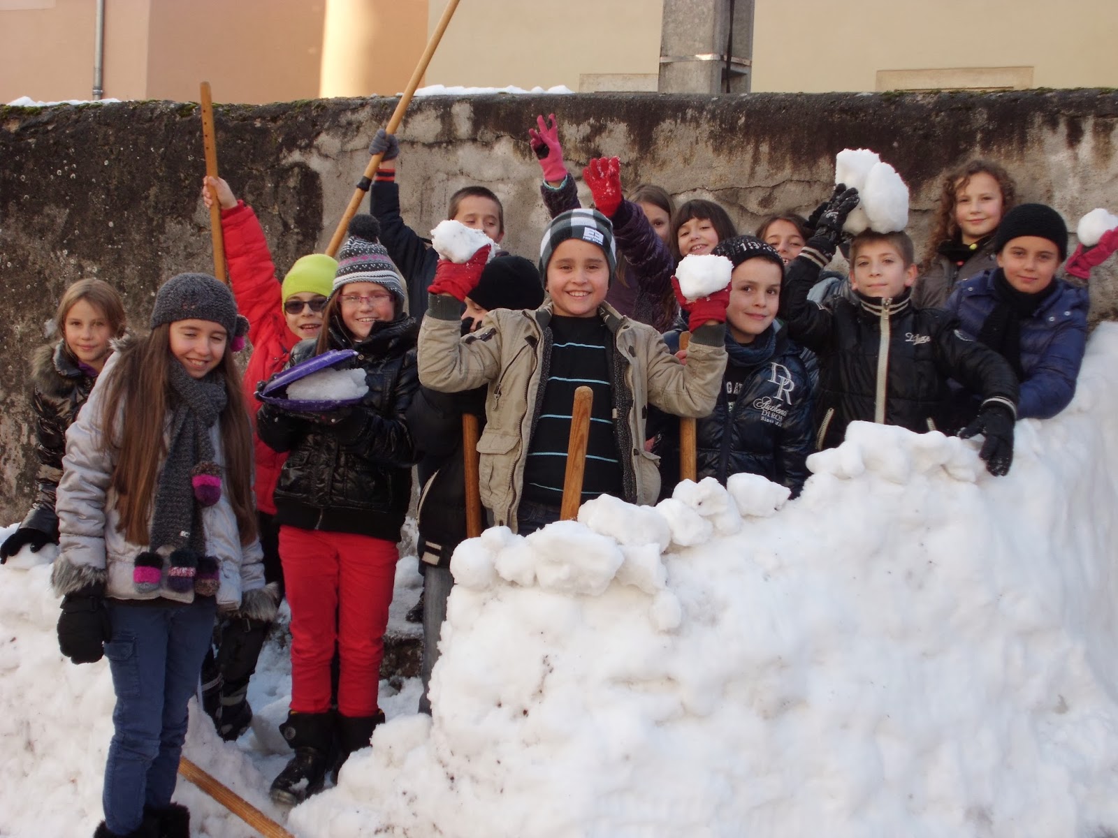 École Sainte Famille Première neige à l'école de la ste Famille