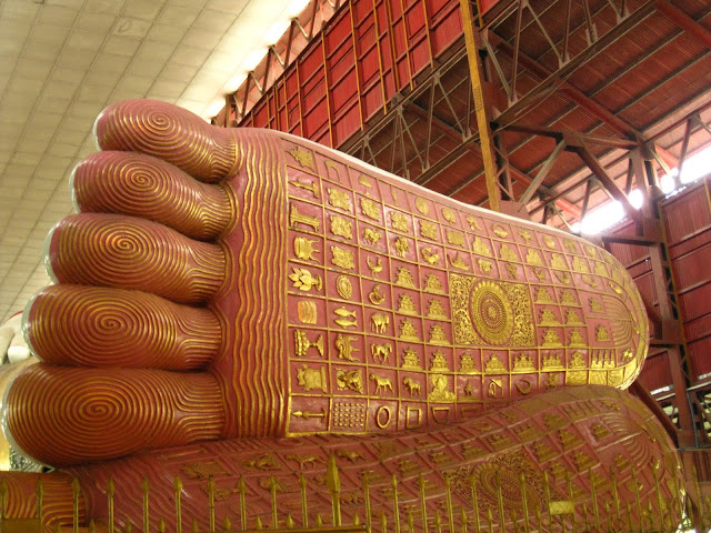 Myanmar : The Land of Many Pagodas Myanmar : The Land of Many Pagodas