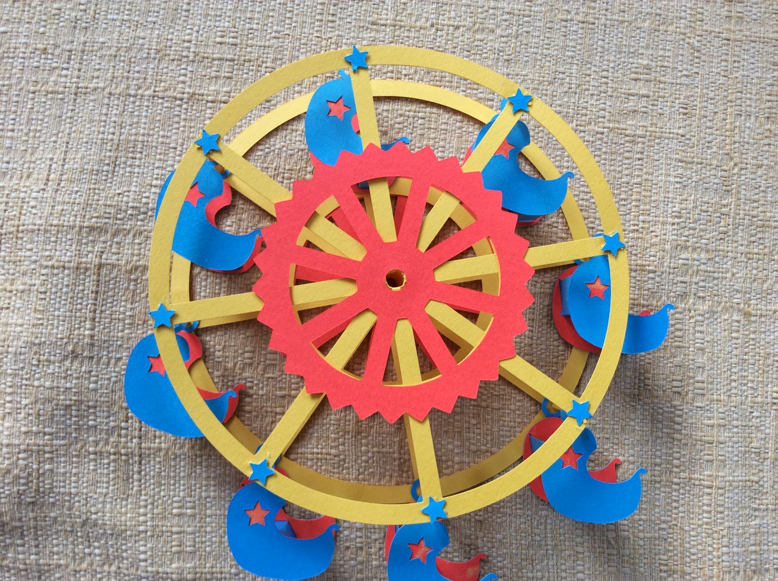 Papercrafts and other fun things A Paper Ferris Wheel That Really Spins