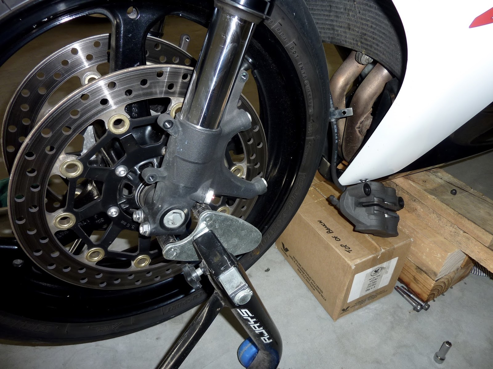BikeTech7 Changing Fork Seals — 2011 2013 Honda CBR600RR