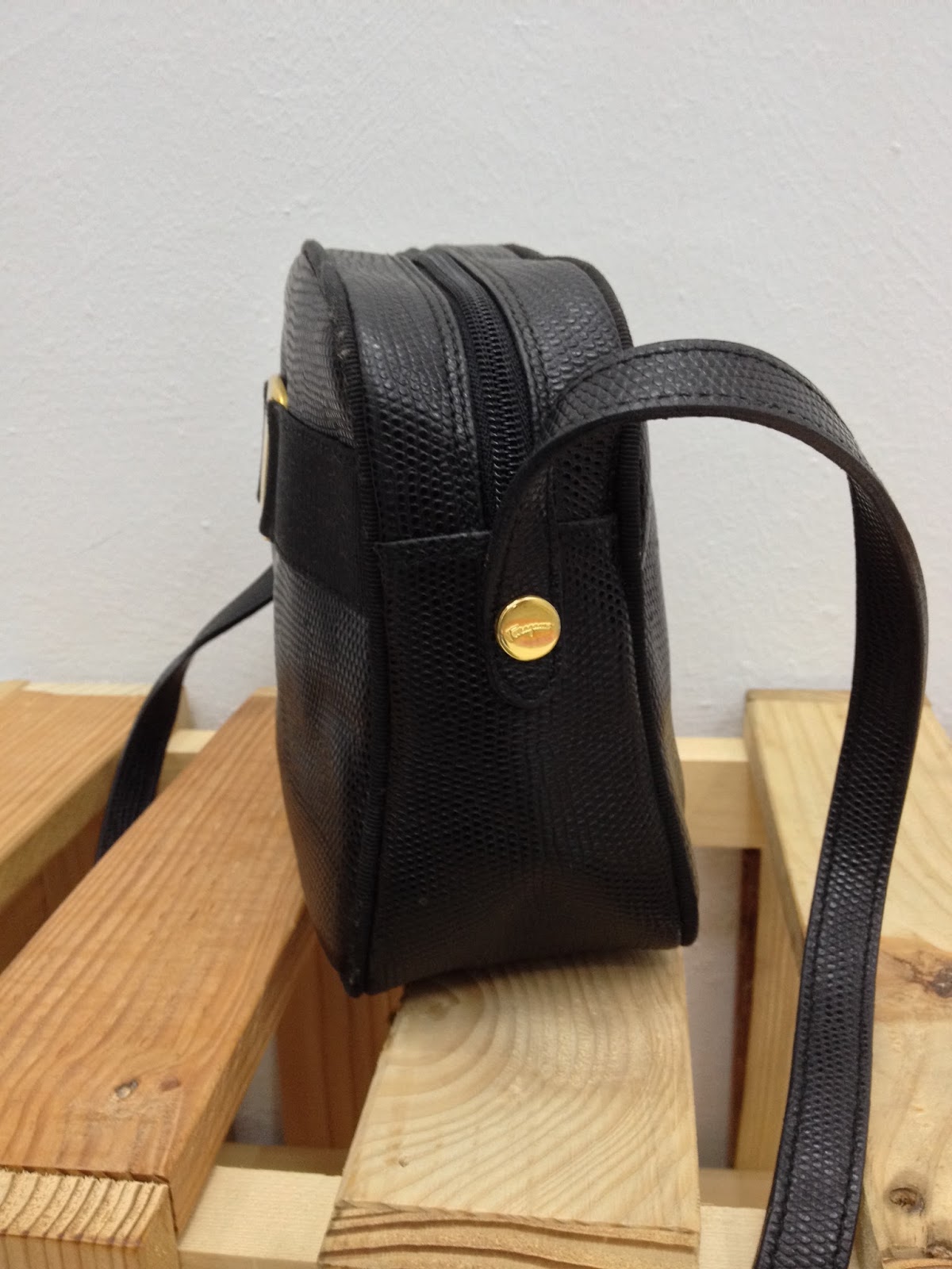 d0rayakEEbaG Authentic Salvatore Ferragamo Sling/Crossbody Bag(SOLD)