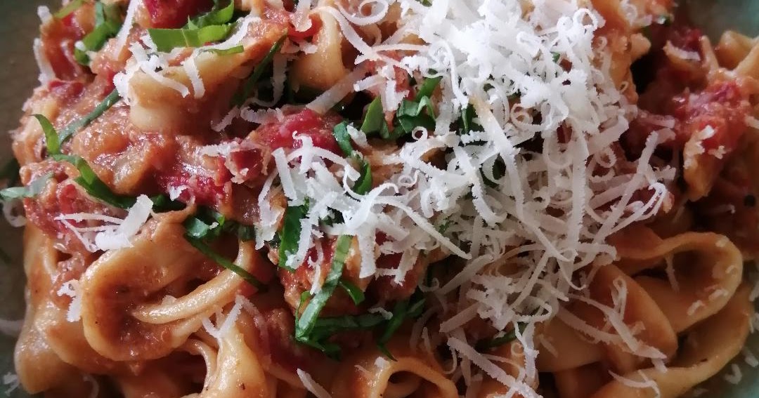 Once apron a kitchen Creamy roasted red pepper and sun dried tomato pasta