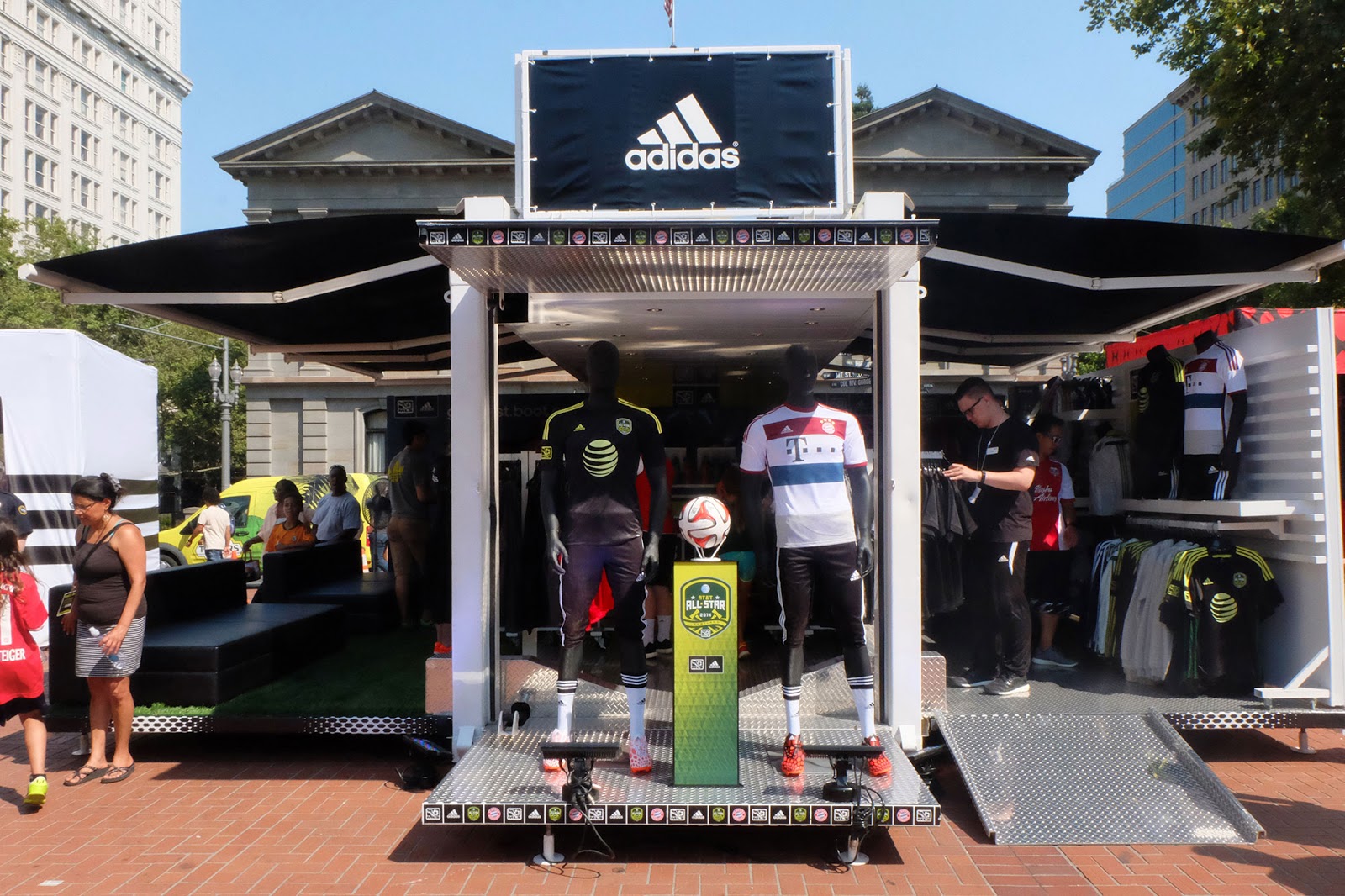 20 Feet Container ShopContainer Clothing ShopPopUp Container