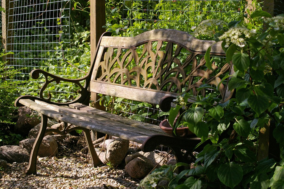 Eine Sitzecke im Garten anlegen und gestalten
