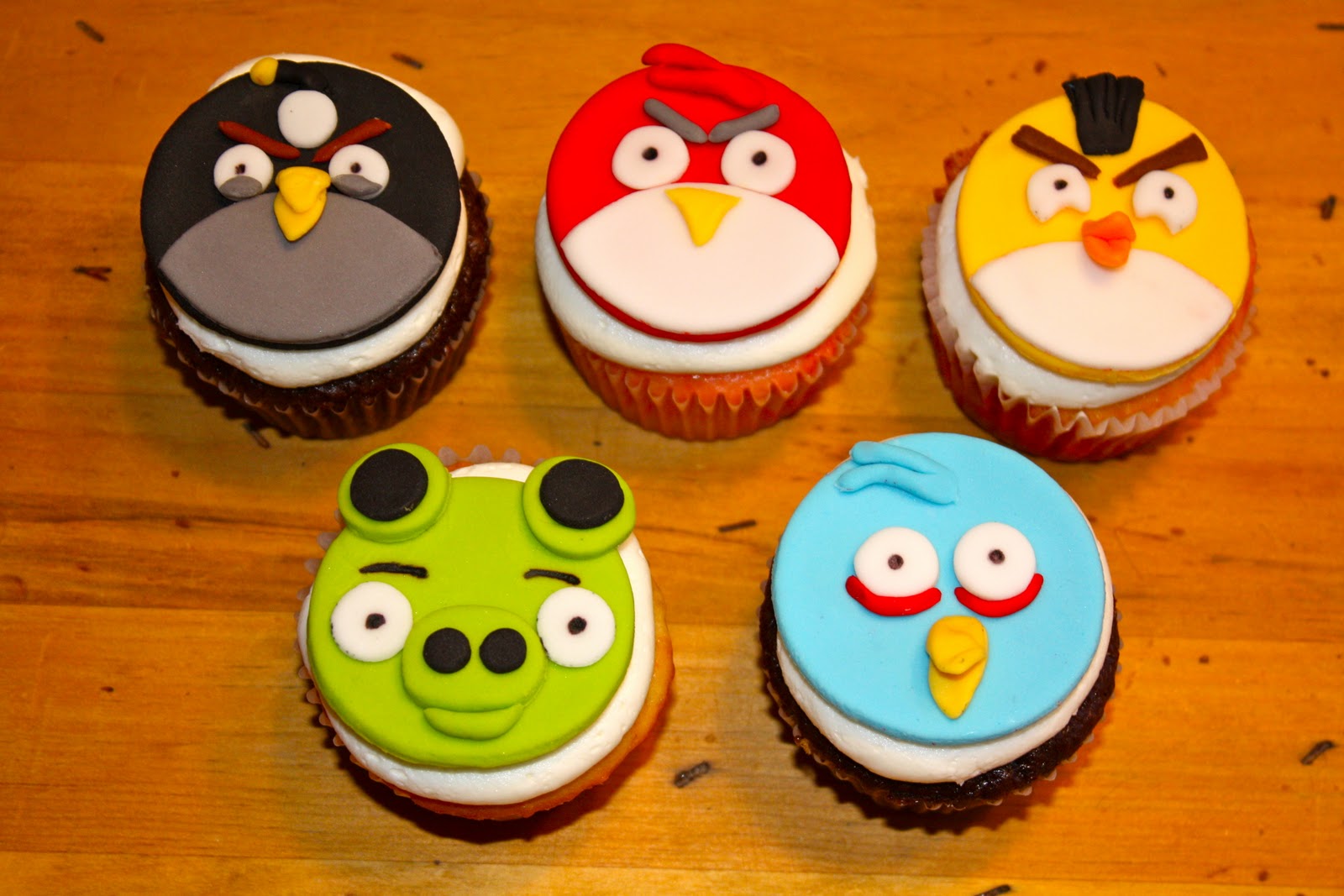 bumble cakes Angry Birds Cupcakes!