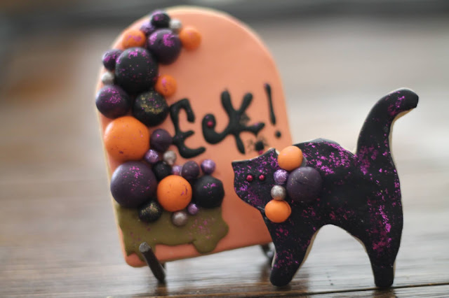 Fondant Halloween Cookies 2021 ,Fondant cookies, fondant halloween cookies 2021, ideas to decorate cookies with fondant, hallow decorated cookies, decorated cookies, best decorated cookies