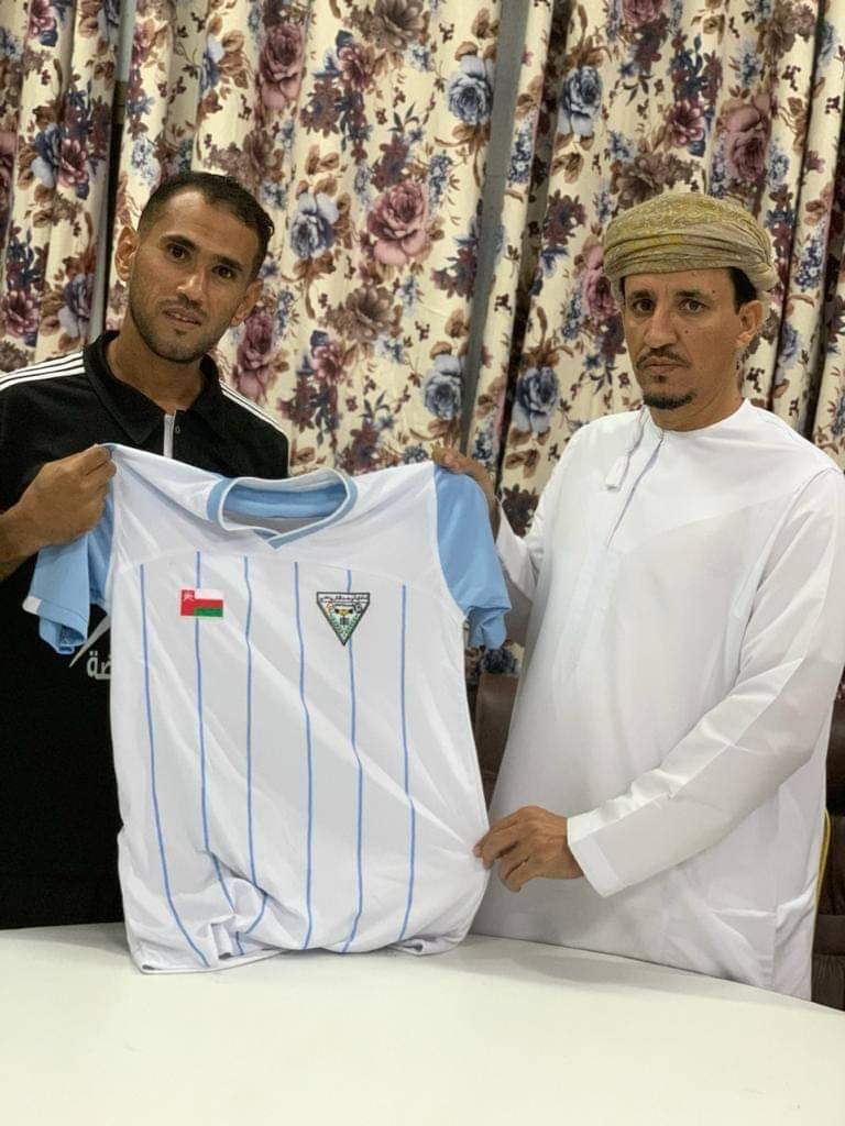 الدوري العماني | نادي الوحده العماني يتعاقد مع المدرب اليمني سامر فضل لتدريب النادي لمده مواسم