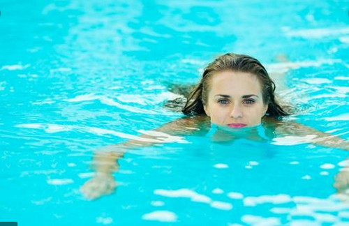 99 Arti Mimpi Berenang Sama Pacar Atau Mandi Bareng dengan