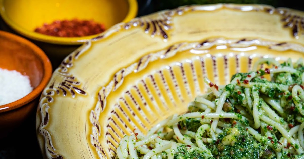 Pasta mit Rucola-Chili-Pesto