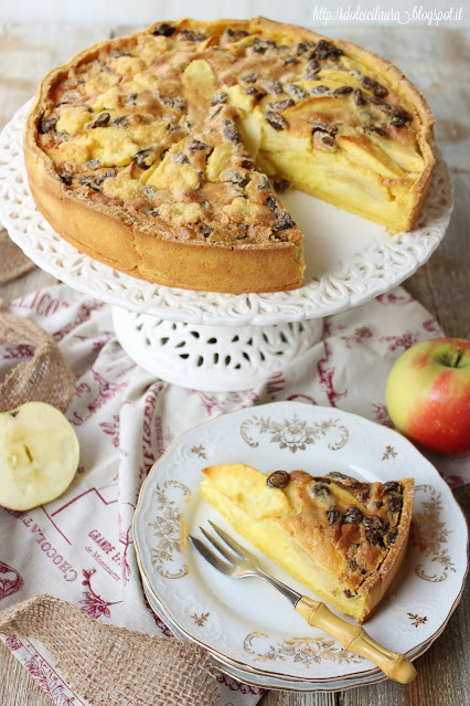 Crostata di mele con crema di ricotta e uvetta