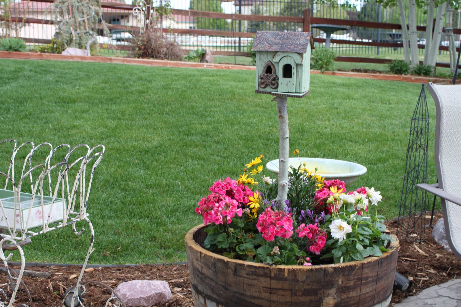 Vintage Sparkle Chic: Birdhouse planter