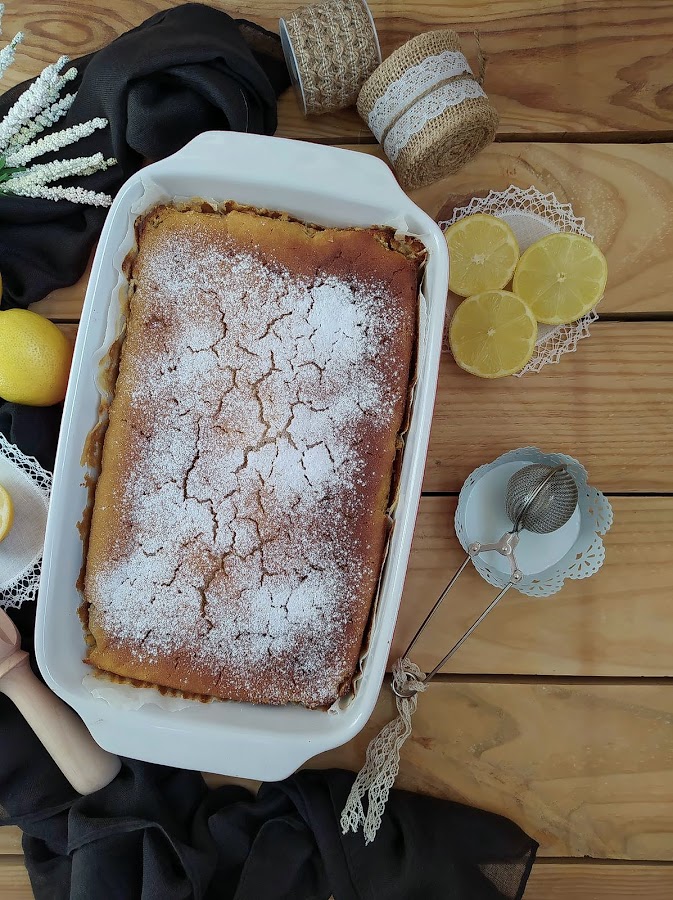 Tarta cremosa de limón. Cake jugoso, bizcocho, postre, pudin flan, lemon pie. Recetas fáciles, sencillas, de fiesta, con horno Cuca