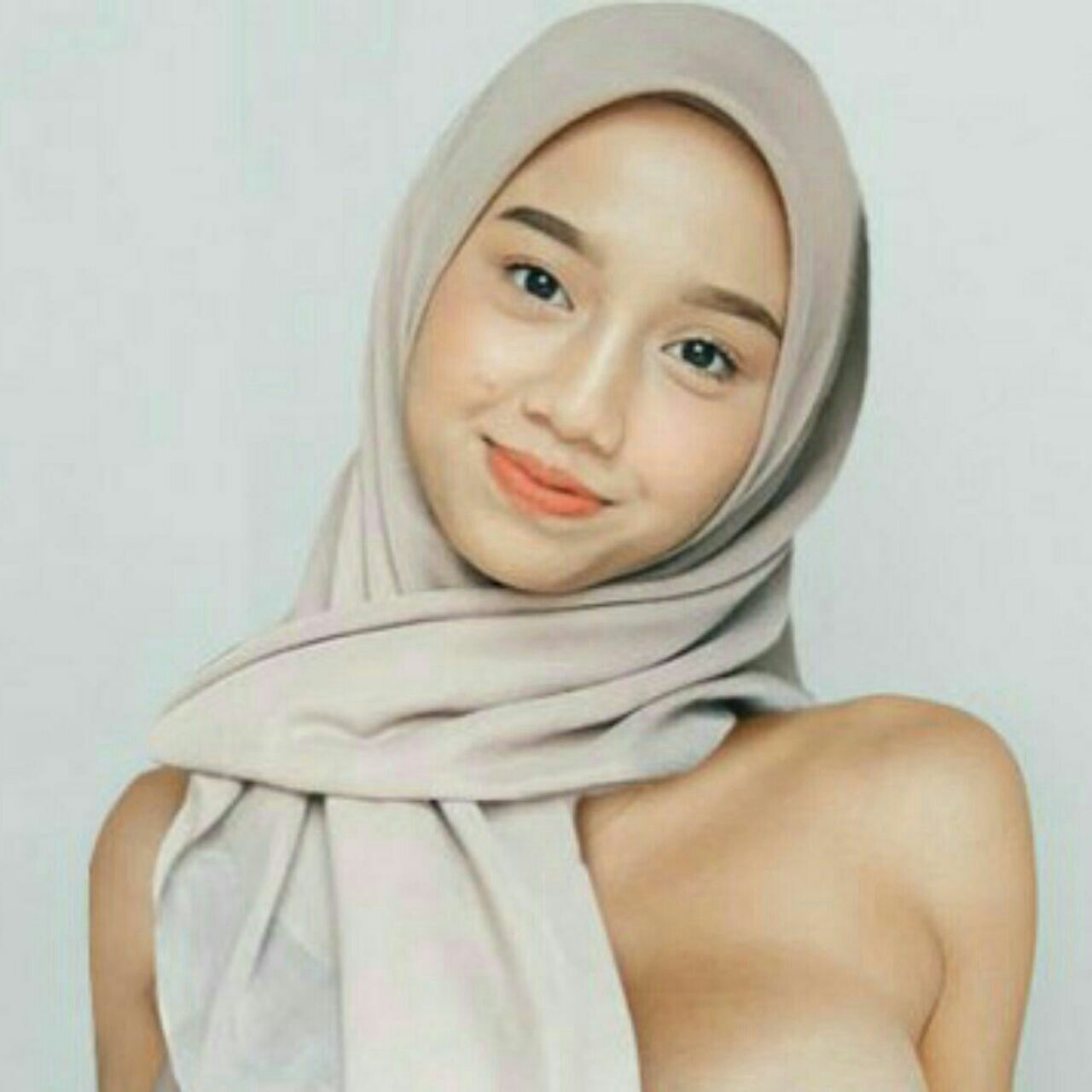 Jilbab telanjang