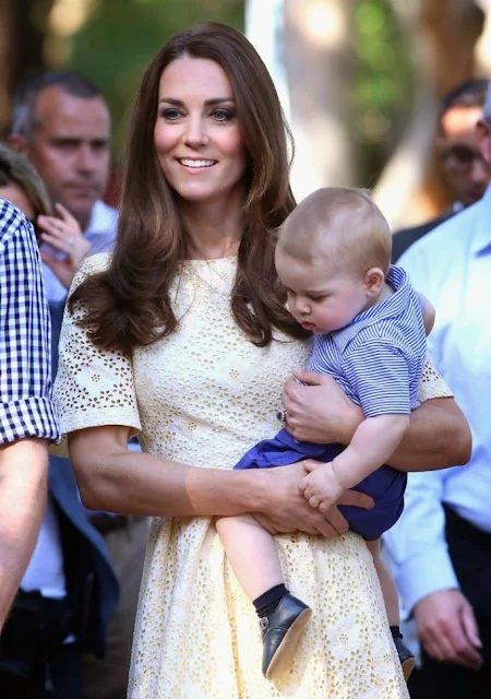 Dress: Roksanda Ilincic, Clutch: Alexander McQueen, Pumps: LK Bennet, Earings: Catherine Zoraida, Necklace: Asprey