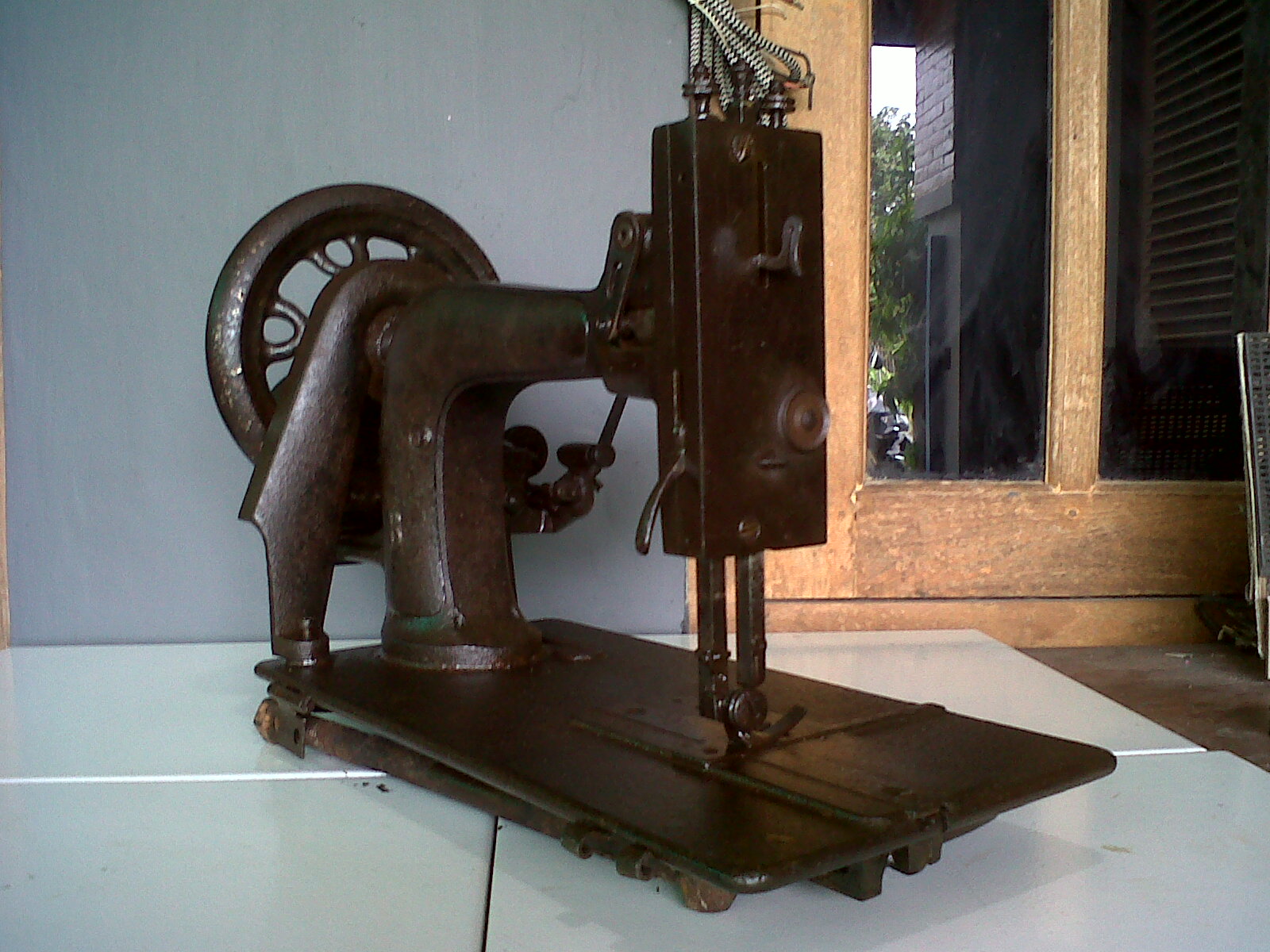 BOBO ART AND CURIOS Mesin jahit antik ,merk " GM PFAFF " made in