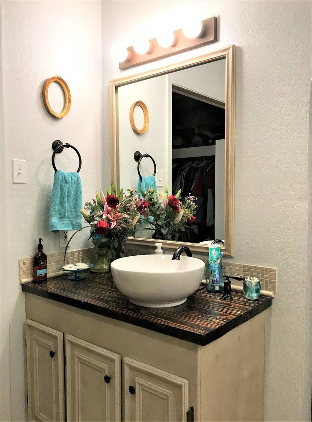 30+ Cheap And Easy DIY Bathroom Vanity Makeover Ideas ~ cameretta003