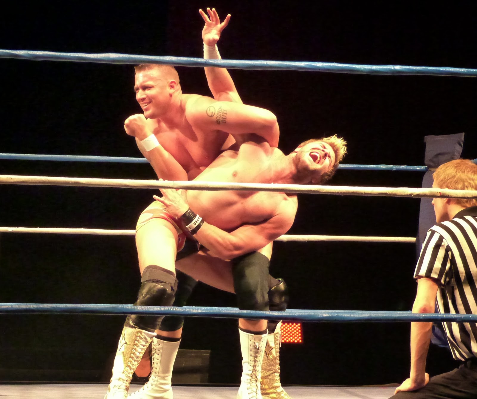 WRESTLESHOTS: NATHAN CRUZ V TONY SPITFIRE