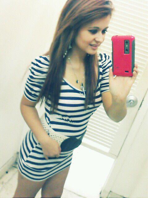 Hot Woman of Facebook-Free Pictures (30pics) - Facebook College School