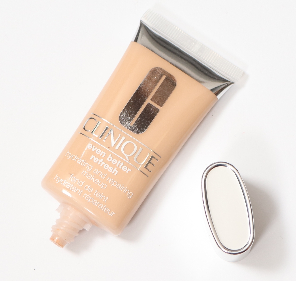 MacKarrie Beauty Style Blog: Clinique Even Better Refresh Foundation