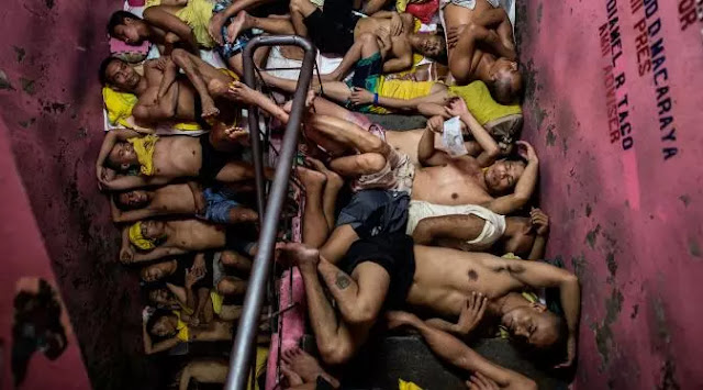 Buruknya Kondisi di Dalam Penjara Filipina, Hingga satu kamar Mandi Digunakan 13 Orang Buruknya Kondisi di Dalam Penjara Filipina, Hingga satu kamar Mandi Digunakan 13 Orang