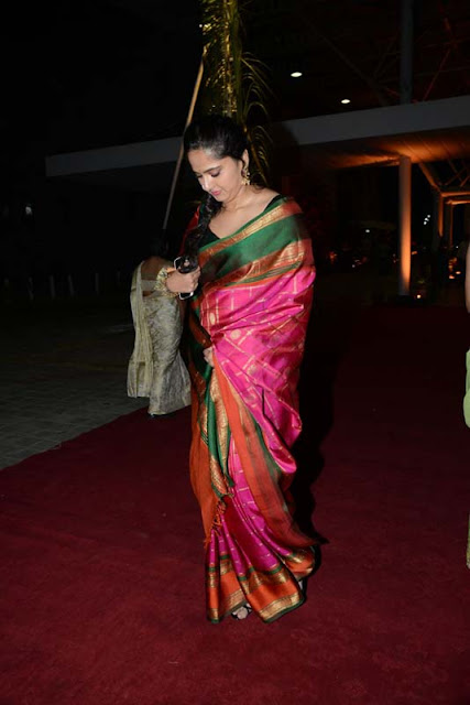 Glamorous Actress Anushka Shetty Images In Saree 53