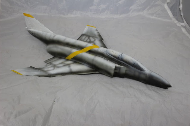 Montage pas à pas du F-4B Phantom II d'eduard au 1/48. F-4B Phantom II,Eduard 1/48, La réalisation de la décoration.