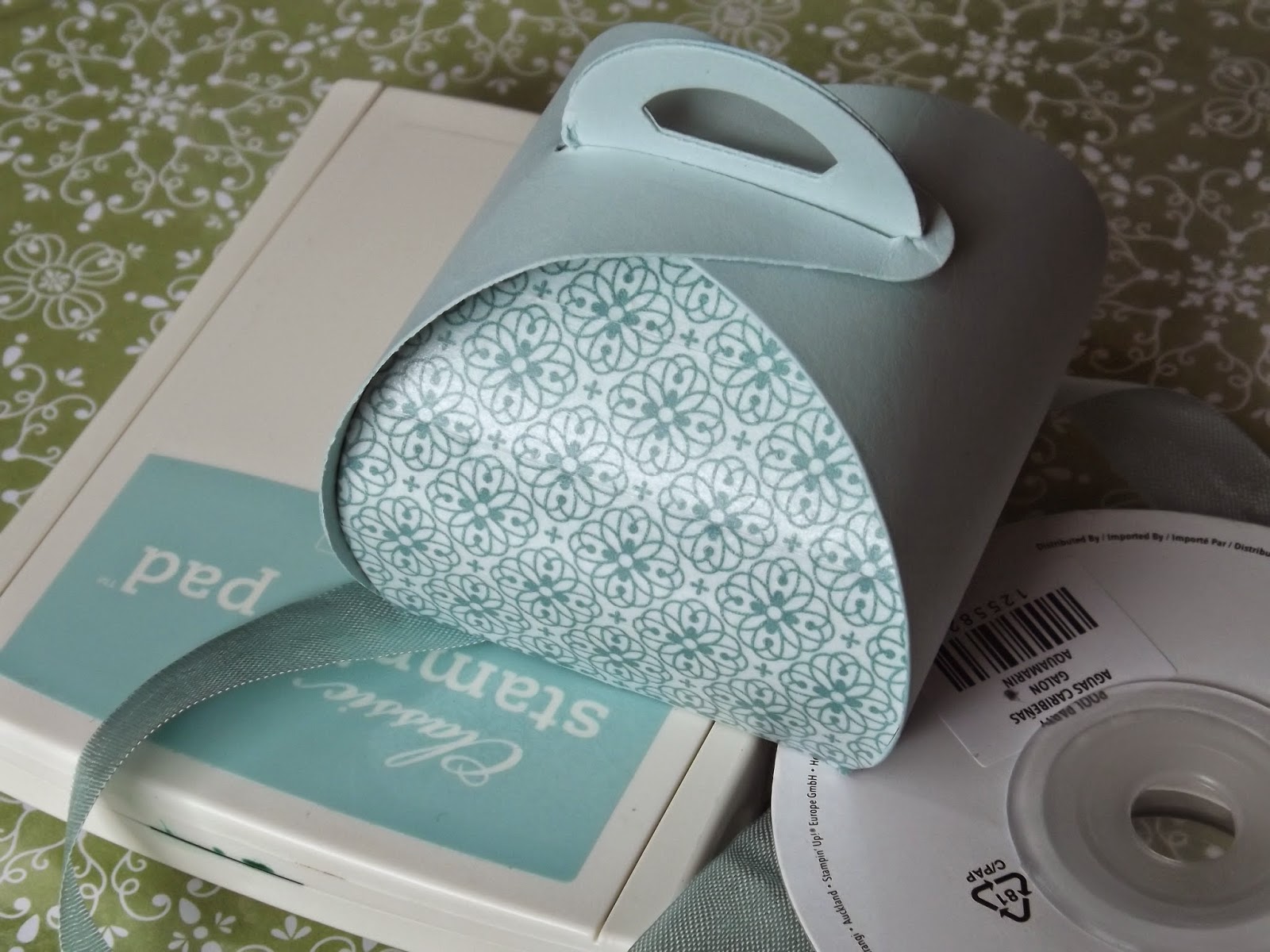 KraftingK Curvy Keepsake Box