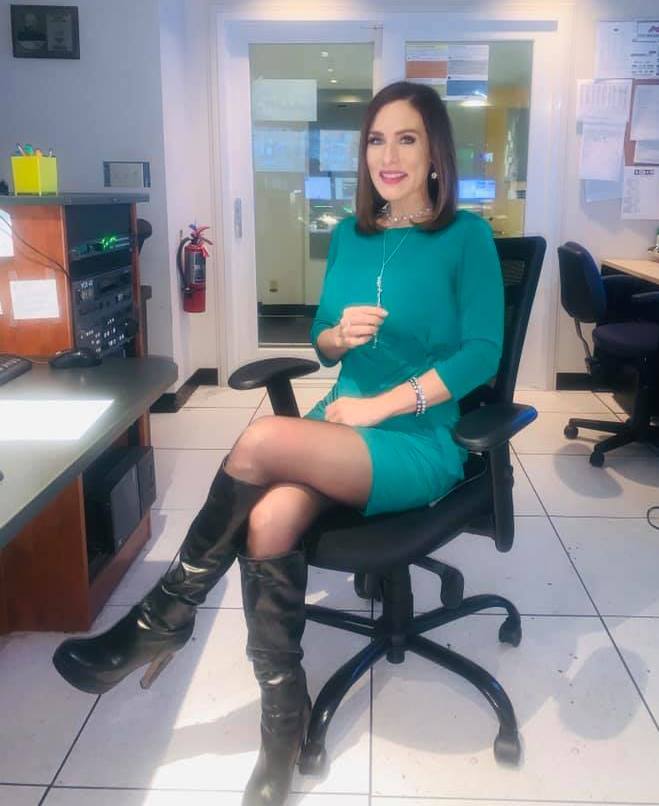 THE APPRECIATION OF NEWSWOMEN WEARING BOOTS BLOG ERIN LOGAN ALWAYS