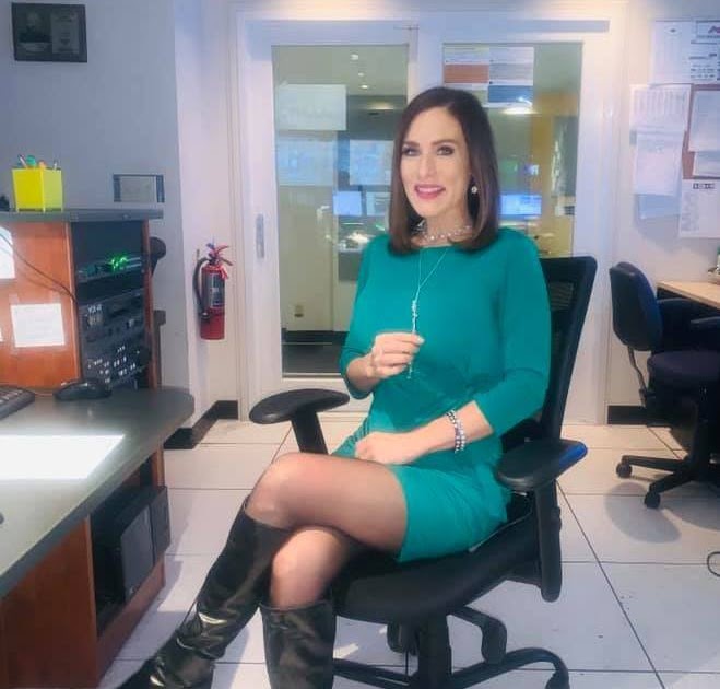 THE APPRECIATION OF BOOTED NEWS WOMEN BLOG ERIN LOGAN ALWAYS LOOKS