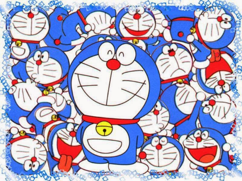 doraemon dengan pohon natal