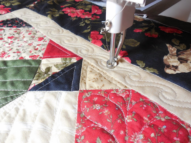 Tanderwen Quilts: Carrie's Little Red Quilt
