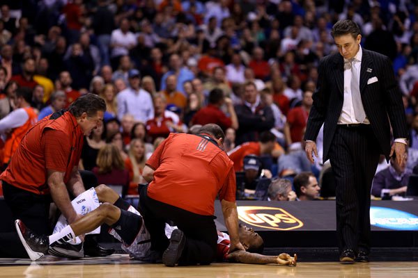 Just Talk: Kevin Ware: Louisville Kentucky Basketball Player Suffers a Tragic Broken Leg (Full ...