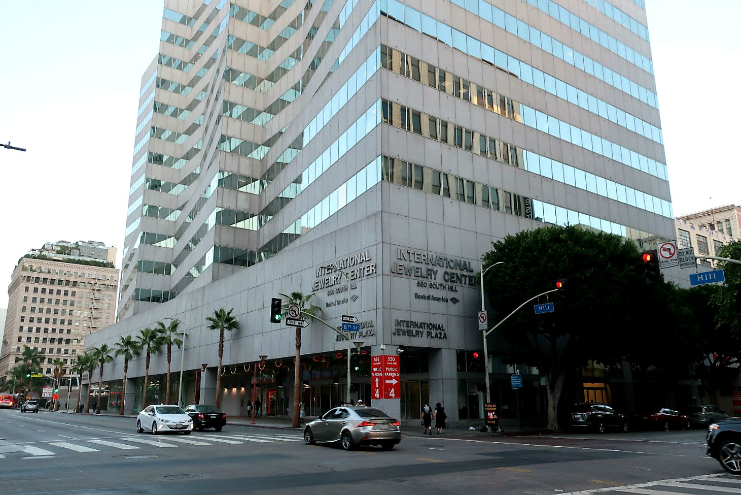 Los Angeles Theatres: Metropolitan/Paramount Theatre: exterior views
