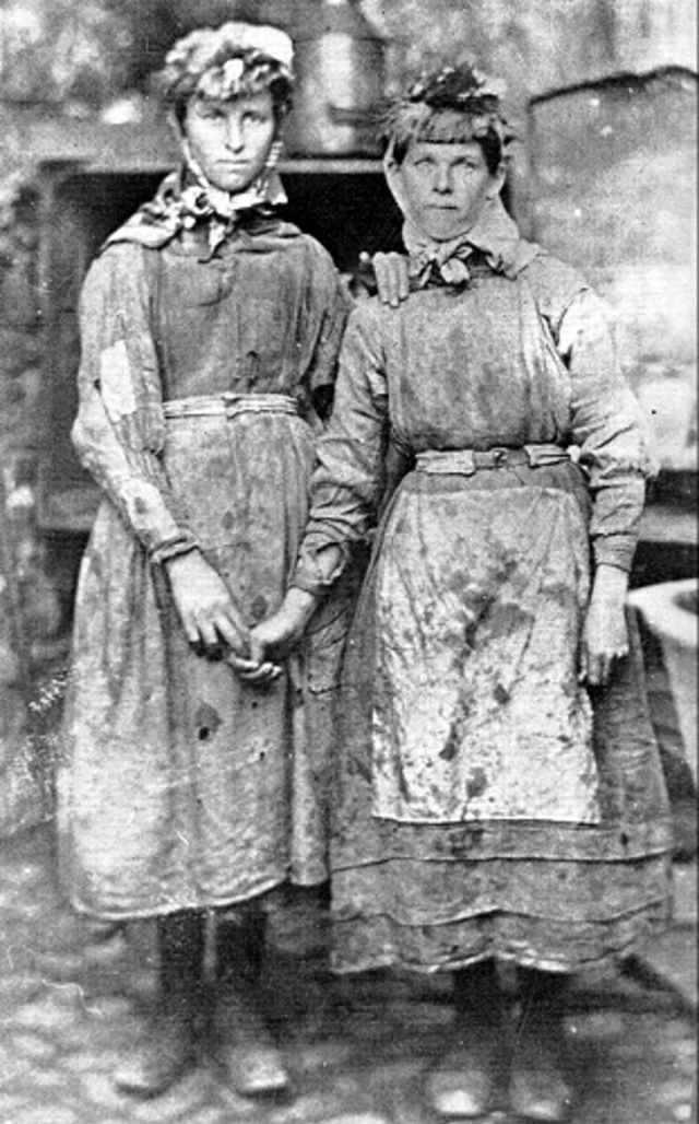 Rare Photographs of Victorian Women in Working Clothes Vintage Everyday