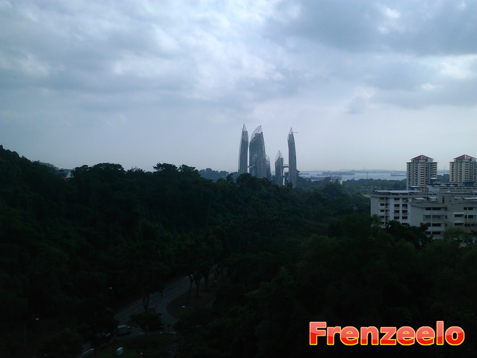 Frenzeelo: Walking Along The Southern Ridges