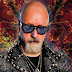 Rob Halford, o Metal God do Judas Priest, lança álbum natalino; ouça
