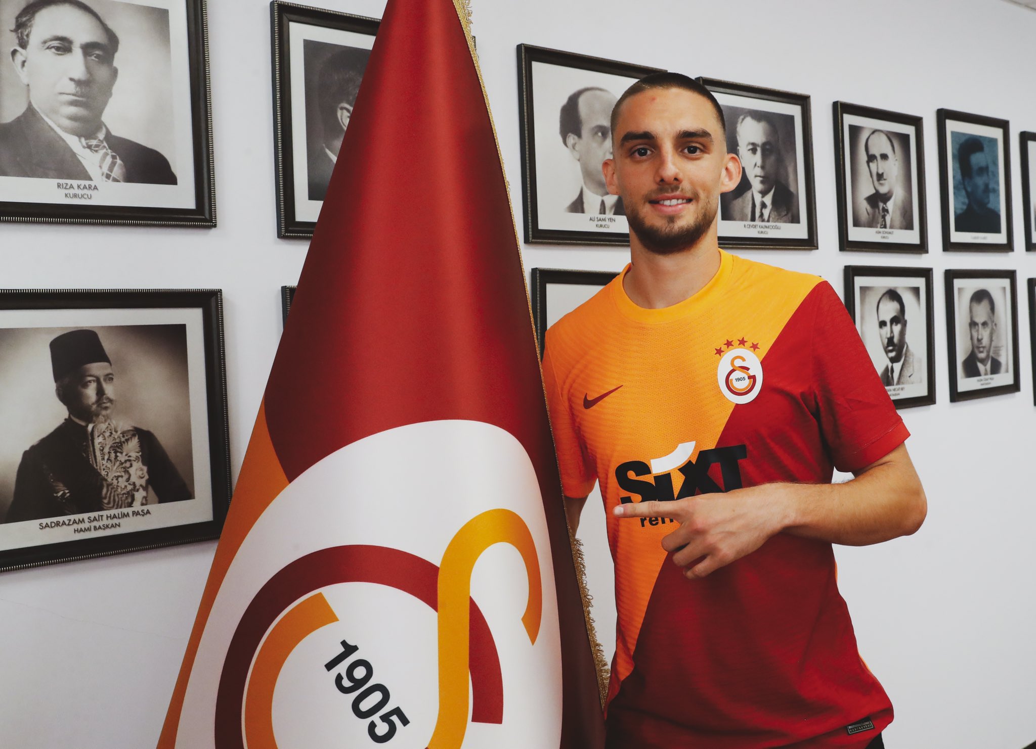 Berkan Kutlu resmen Galatasaray'da! 