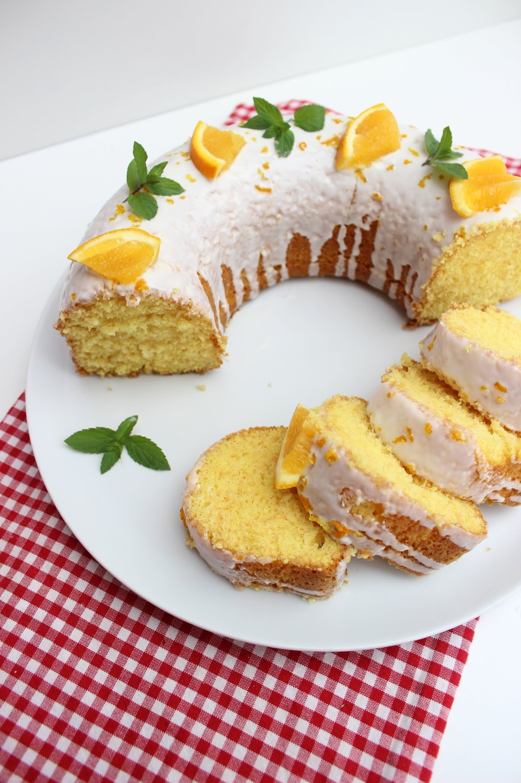 Saftiger Orangenkuchen