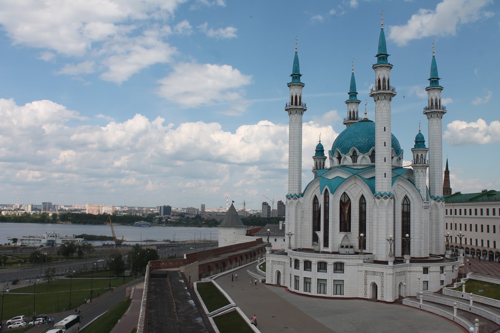 Площадь тысячелетия в казани