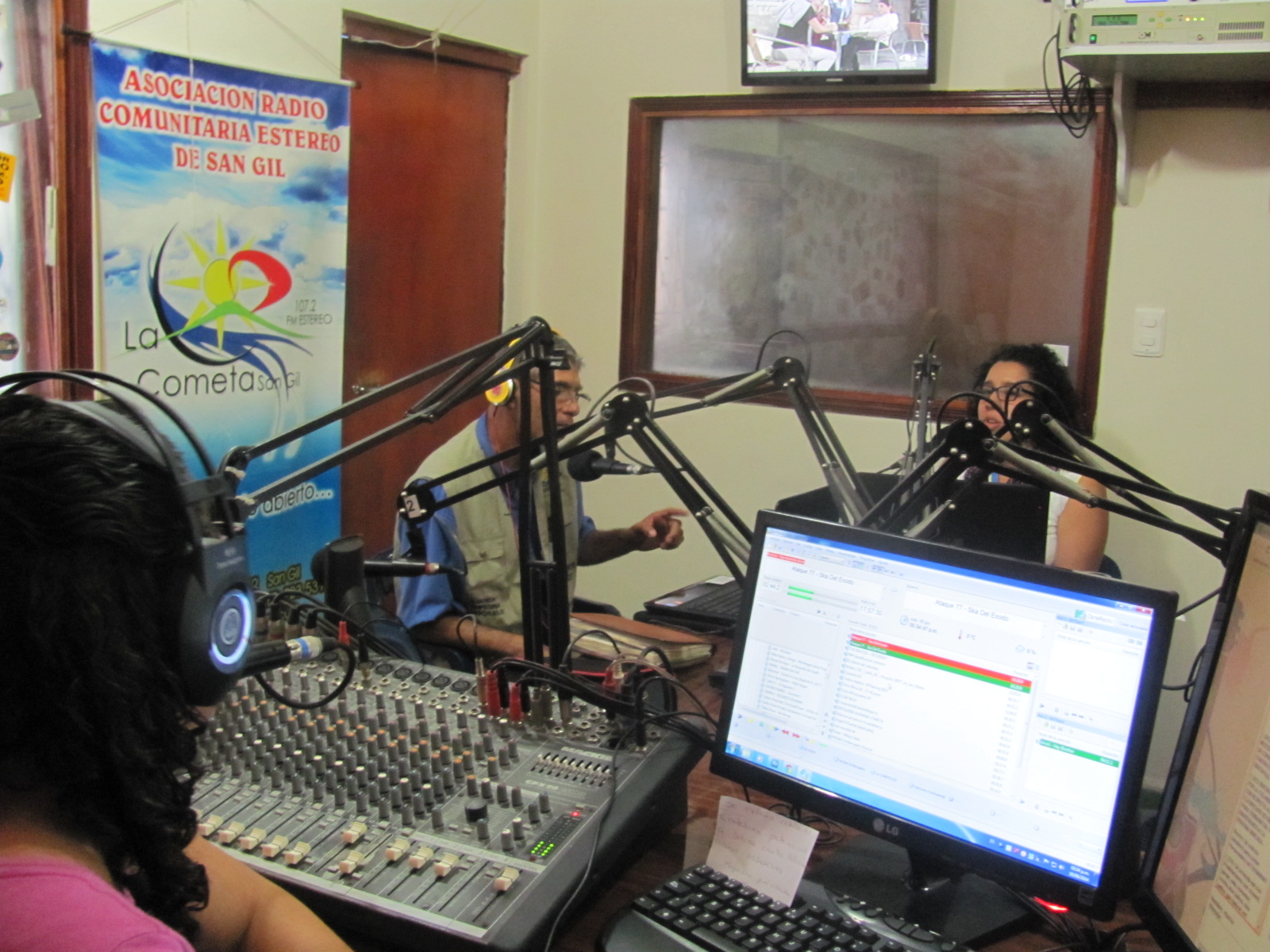 Señales Radios comunitarias, pluralismo y políticas públicas