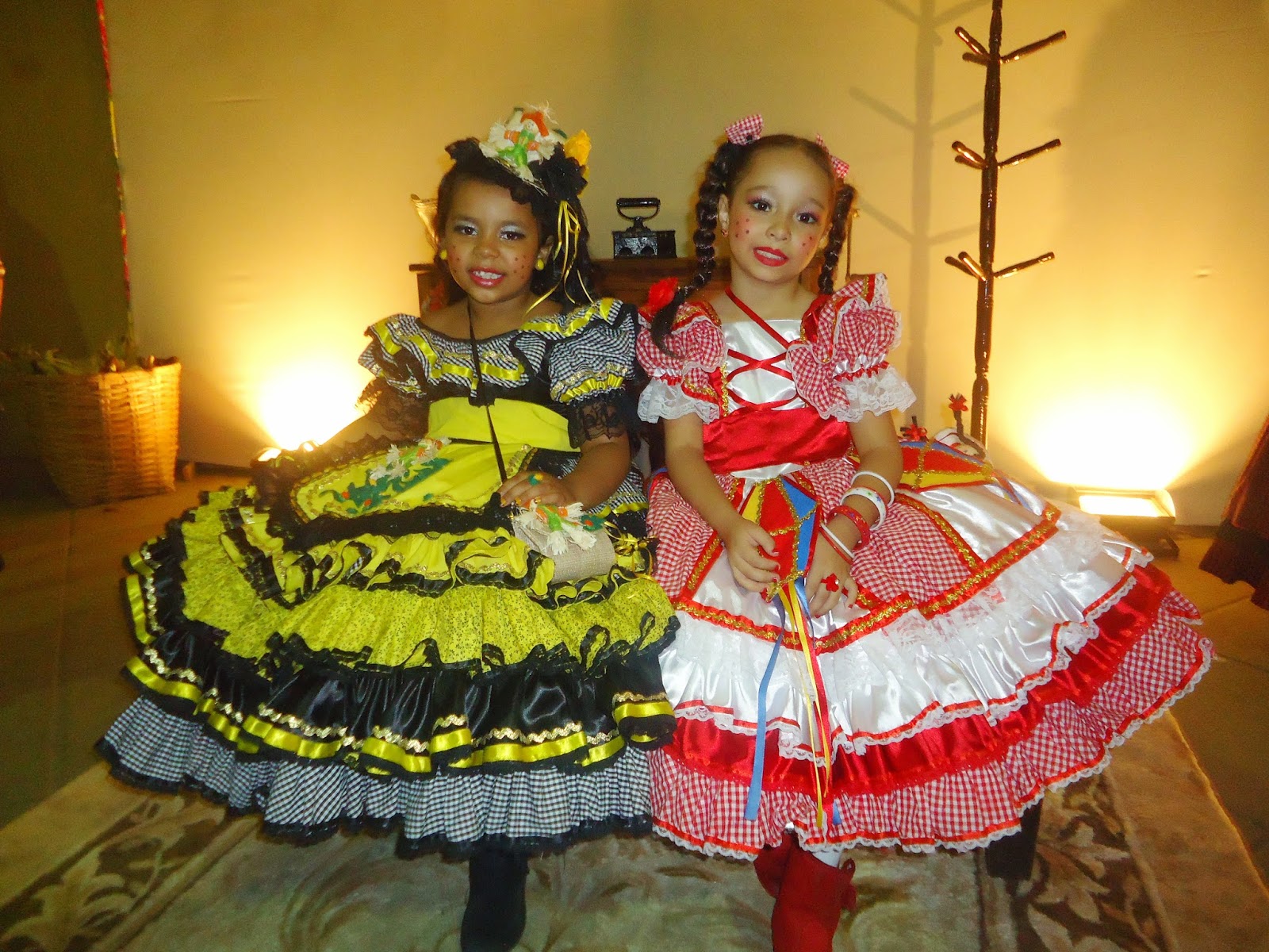 sonhar e criar vestido de quadrilha infantil vermelho e branco