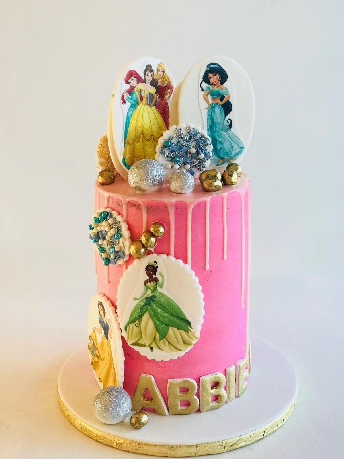 Princess chocdrip cake. R720