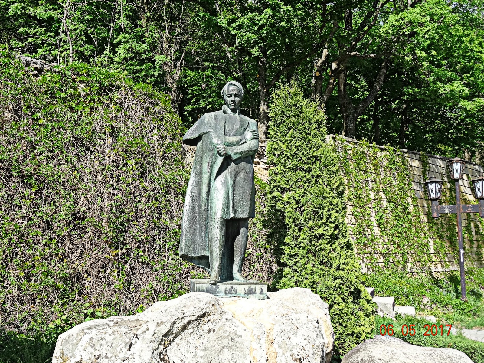 лермонтовский бювет пятигорск. лермонтов железноводск. статуя лермонтова в железноводске. лермонтовский бювет в железноводске. памятник лермонтову в железноводске.