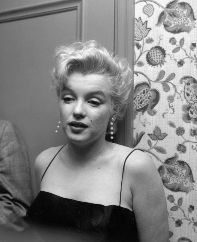 Pictures of Marilyn Monroe Hosts a Press Party Held at Her Home in Los ...