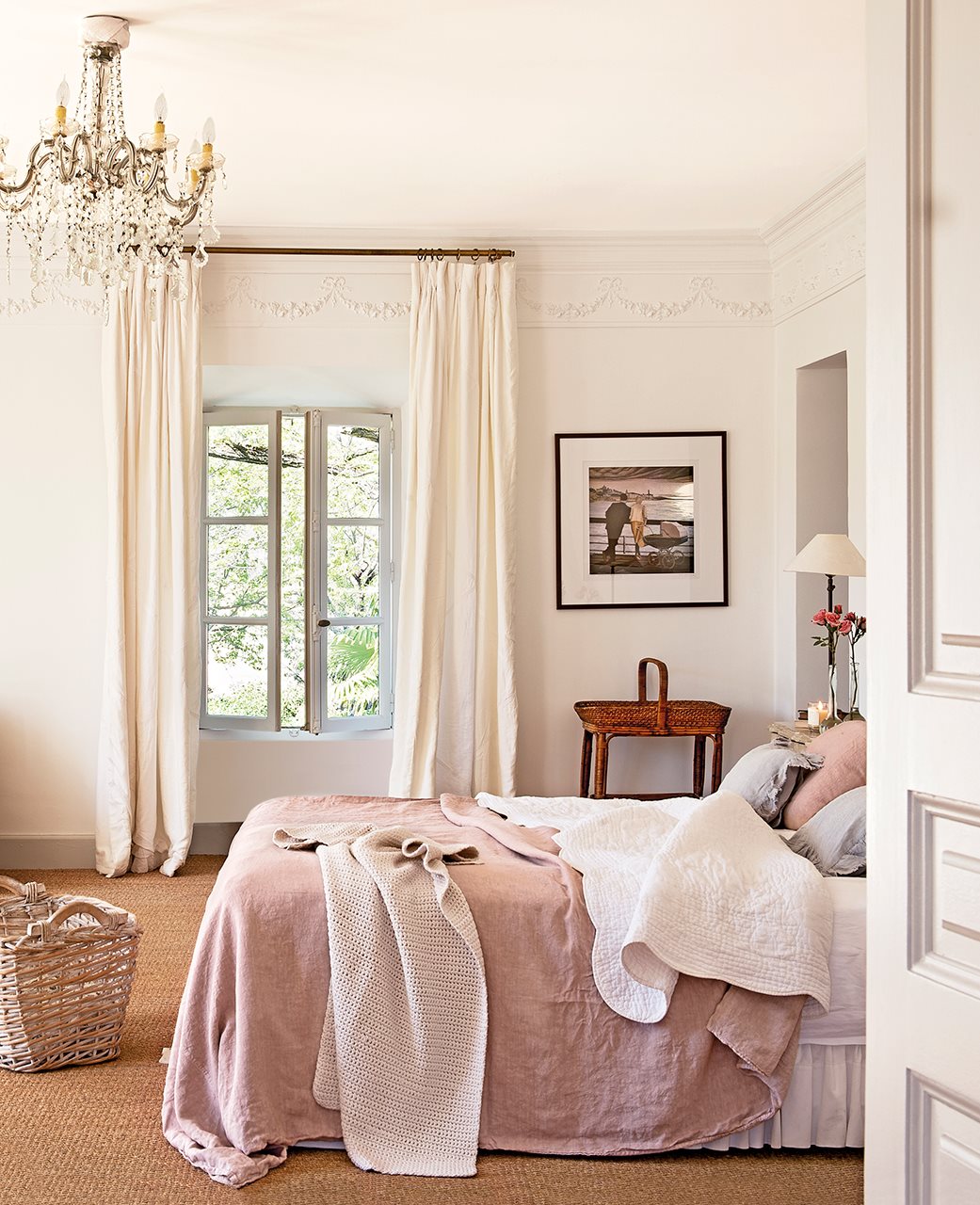 A country house in Provence with an exquisite decoration