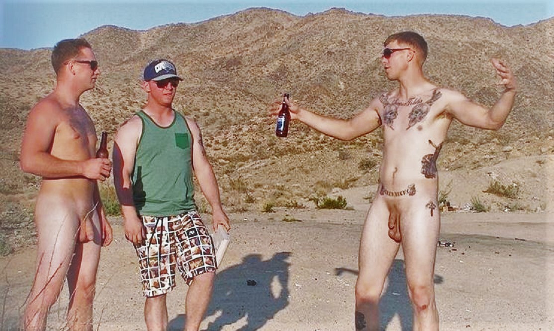 Nice Guy’s Cock Show: Naked American Army Outdoor Cock out 1267.