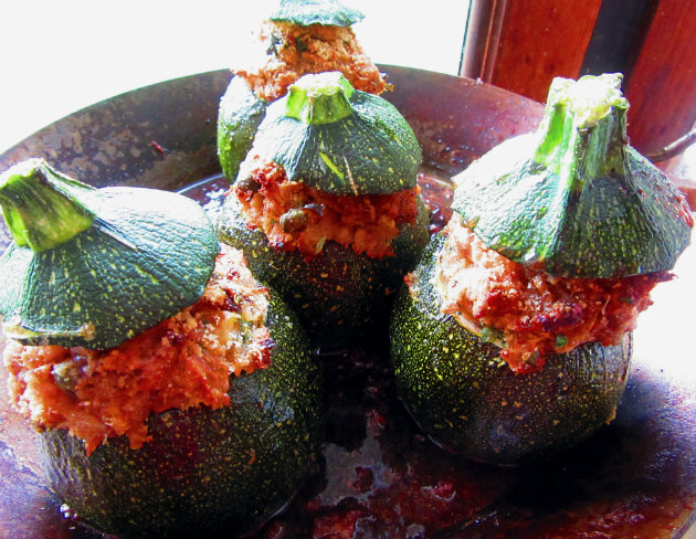 Round zucchinis stuffed with tuna by Laka kuharica: serve with tops on and drizzle the liquid from baking