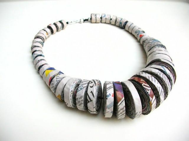 Paper jewellery necklace